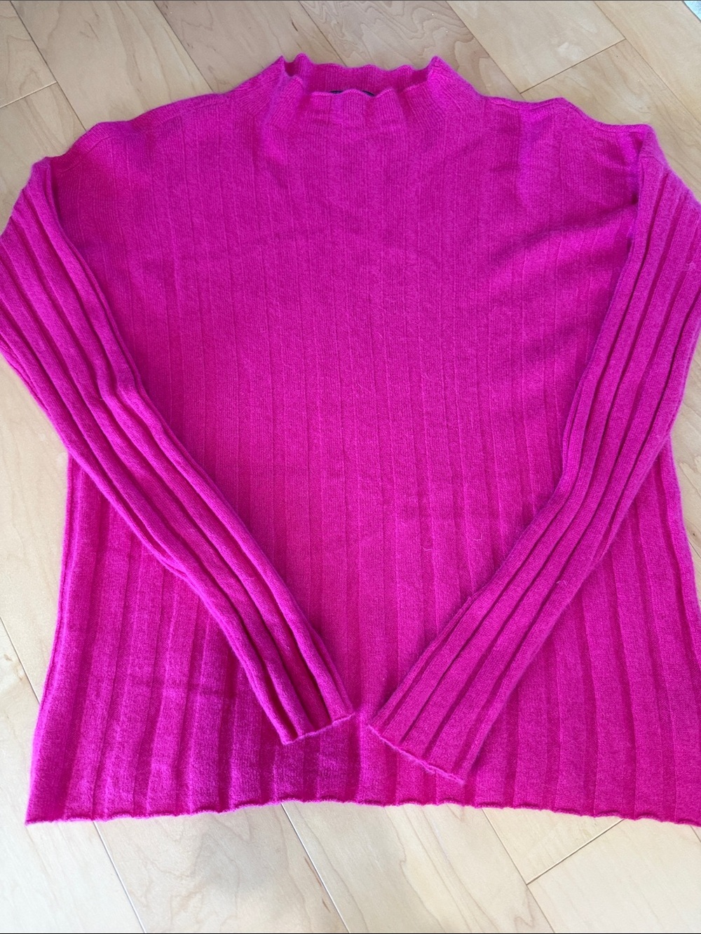 Saks Fifth Avenue pink cashmere mock neck sweater - size M